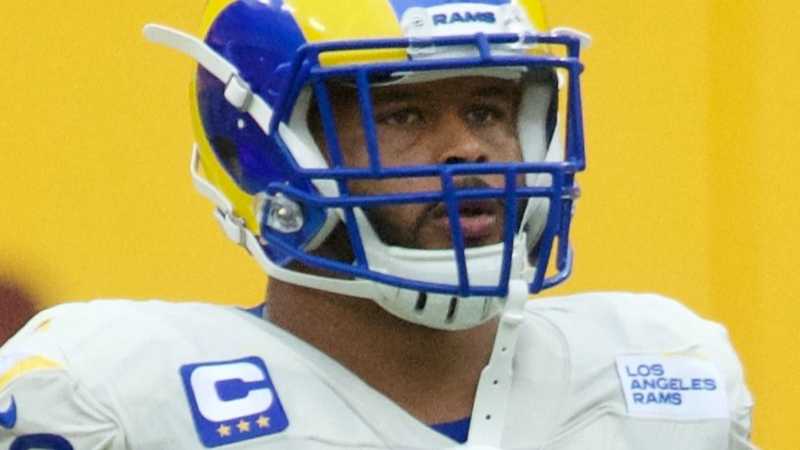 Aaron Donald swings helmet in brawl between Rams, Bengals