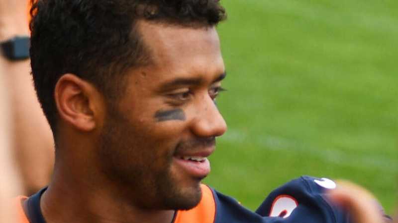Russell Wilson - refer to caption, tags: week 7 game hamstring - CC BY-SA