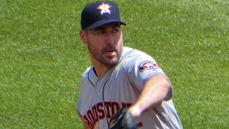 Justin Verlander - Justin Verlander pitching for the Houston Astros in 2019 ( Cropped), tags: phil postseason - CC BY-SA