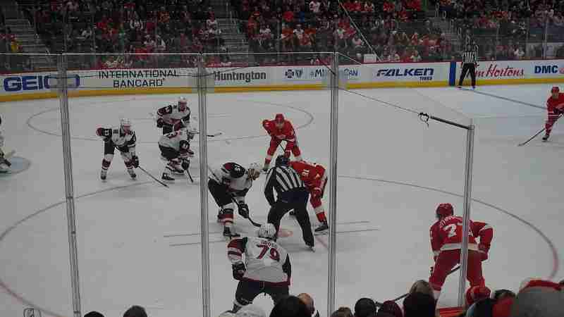 Arizona Coyotes, tags: relocation uncertain - upload.wikimedia.org